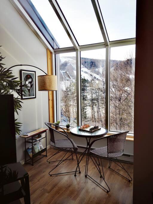 Condo Sur 2 Niveaux Avec Magnifique Vue Sur La Montagne Stoneham Zewnętrze zdjęcie